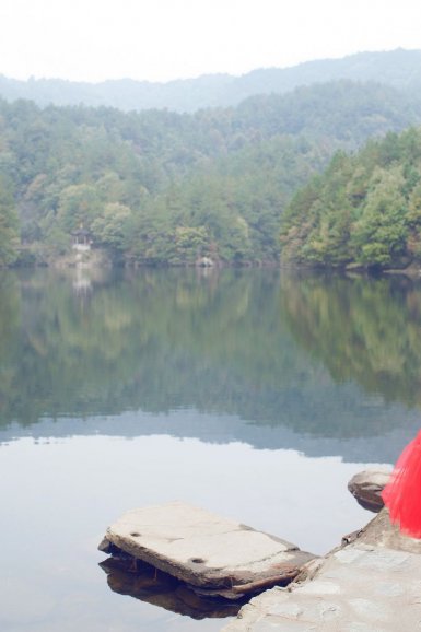 b sports-吴磊为香港杜莎庆生 赠送蜀绣给家乡四川祈福(图2) 必一运动平台