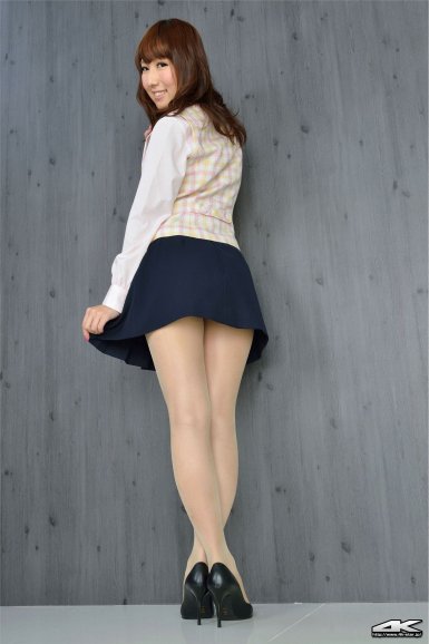 UGG发布的新款凉鞋:被吐糟“世界最丑”-必一运动(图1) 必一运动官方网站